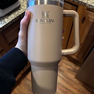 Stanley 40 oz tumbler